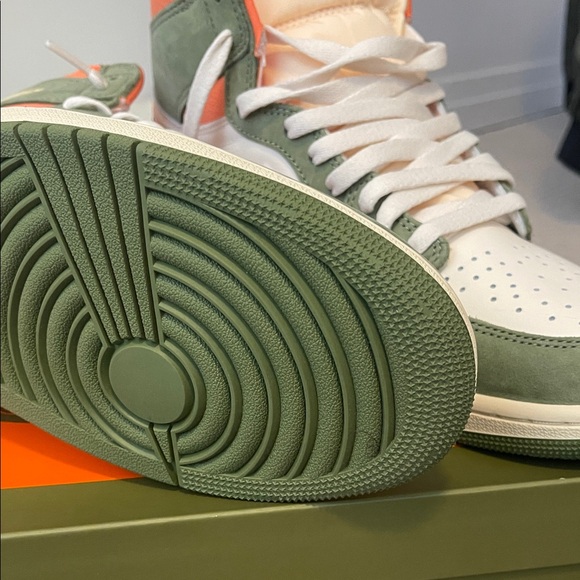 Jordan Air Jordan 1 Retro High OG Craft - Celadon and Orange - Picture 7 of 8